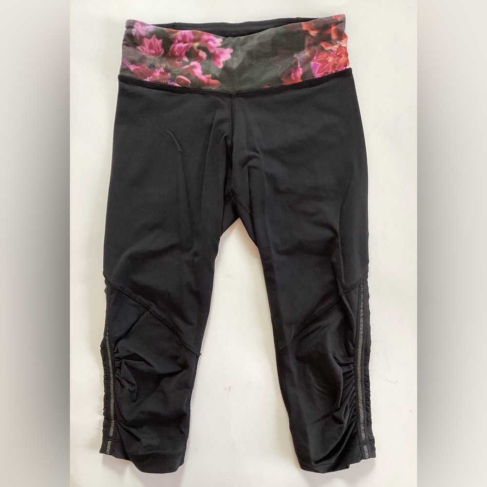 LULULEMON capri leggings, floral waistband
